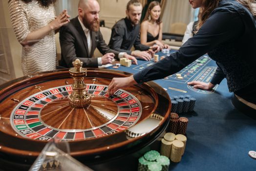 Master Live Casino Games: Ultimate Guide for Beginners & Differences from RNG